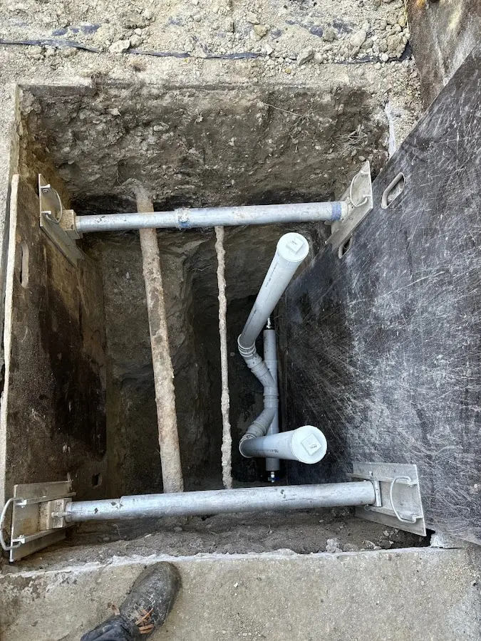 Experienced plumber completing Drain Cleaning work in Beaver Falls